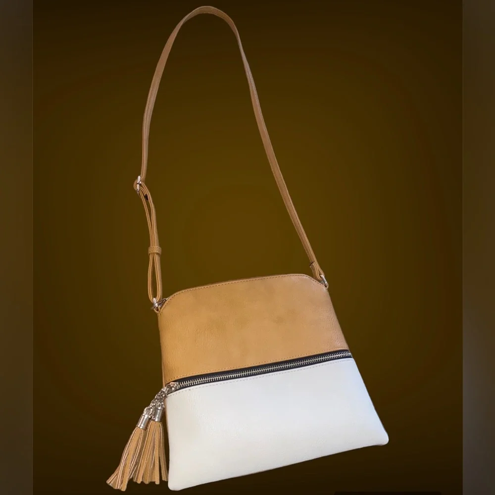 Beige & Cream Faux Leather Sling Side Purse🌟 - Picture 2 of 7